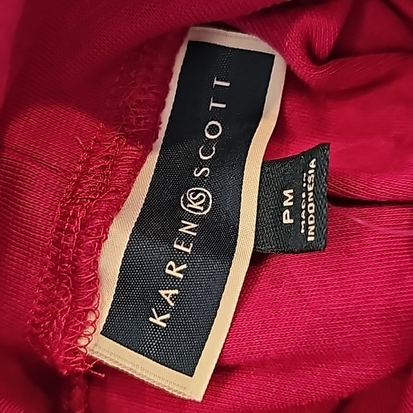 New Long Sleeve Fushia Ladies Turtleneck - Picture 2 of 3